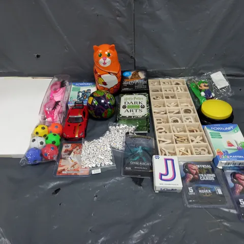 BOX OF ASSORTED TOYS AND GAMES TO INCLUDE TRADING CARDS, SWIMMING GOGGLES AND WOODEN ALPHABET LETTERS