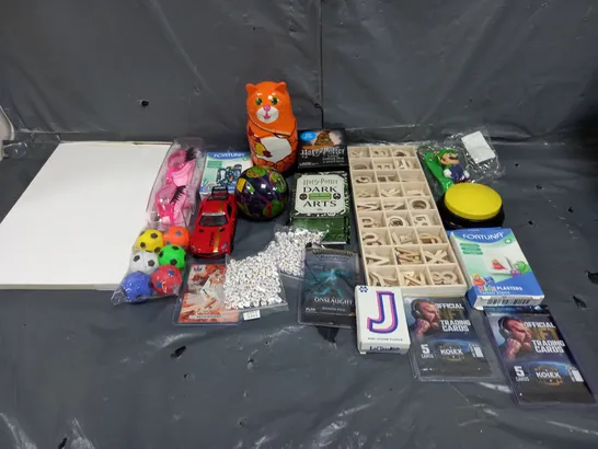 BOX OF ASSORTED TOYS AND GAMES TO INCLUDE TRADING CARDS, SWIMMING GOGGLES AND WOODEN ALPHABET LETTERS