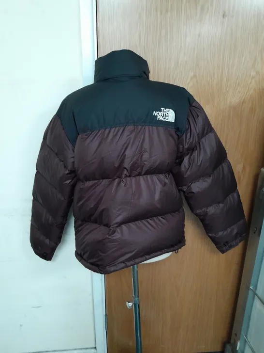 THE NORTH FACE RETRO PUFFER JACKET IN COALBROWN/BLACK SIZE M