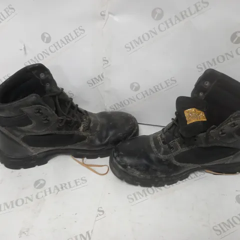 BLACK WORK BOOTS