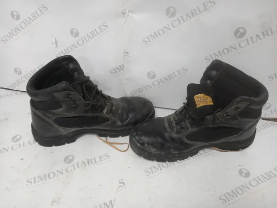 BLACK WORK BOOTS