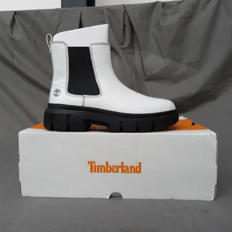 BOXED PAIR OF TIMBERLAND GREYFIELD CHELSEA BOOTS IN WHITE UK SIZE 5