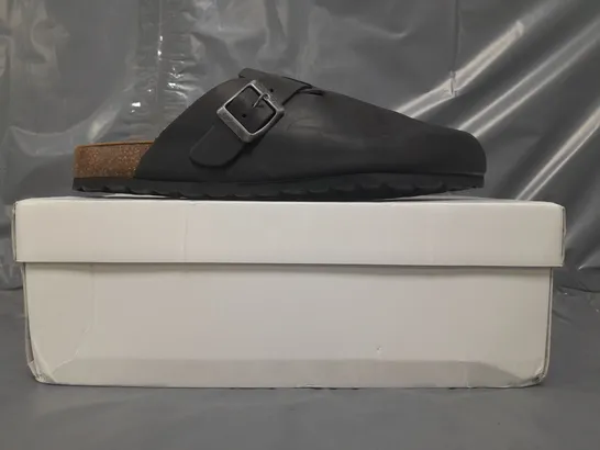 BOXED PAIR OF SOLE SHOES IN BLACK EU SIZE 42