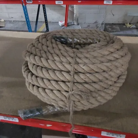 LARGE SECTION OF TRAINING ROPE 