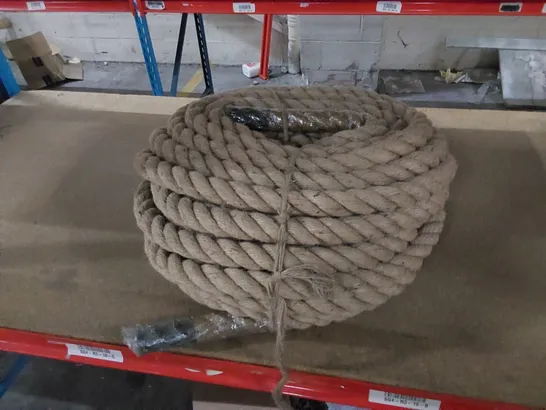 LARGE SECTION OF TRAINING ROPE 