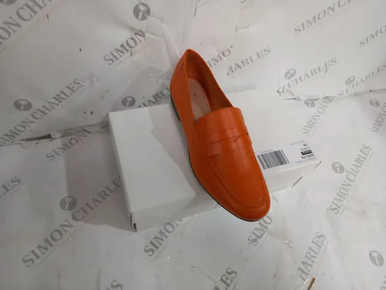 BOXED PAIR OF MODA IN PELLE ADELYN ORANGE LEATHER UNLINED FLAT LOAFER IN SIZE 39