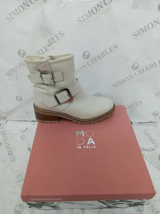 BOXED MODA IN PELLE CORNELIA BIKER BOOTS, CREAM - SIZE 6