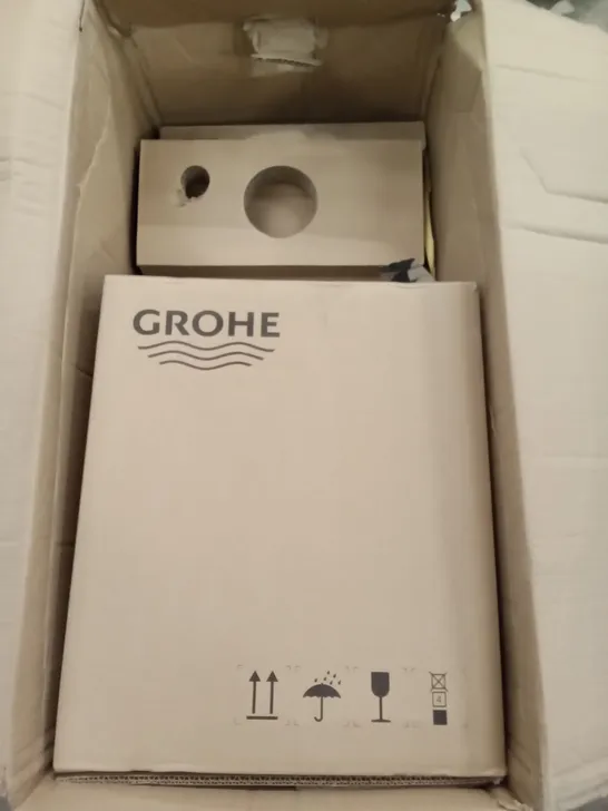 BOXED GROHE CERAMIC WC BUNDLE 