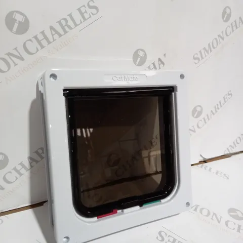 4 WAY LOCKING CAT FLAP & LINER WHITE