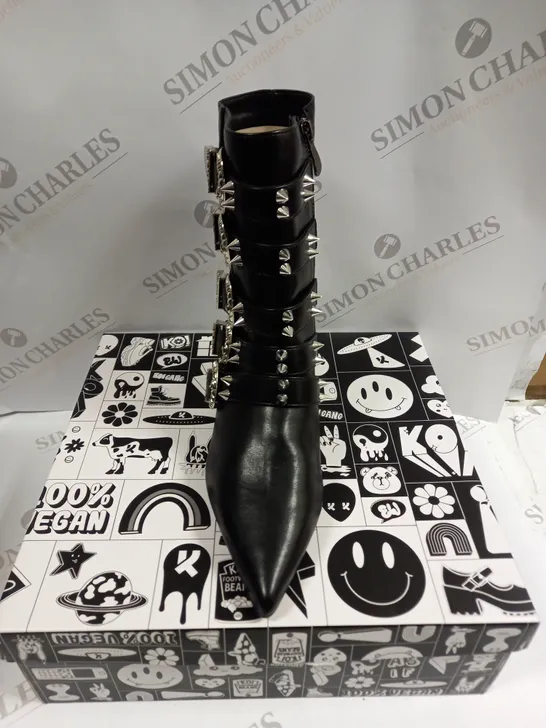 BOXED KOI FOOTWEAR TRAITOR ZONE SPIKED BOOTS - 6