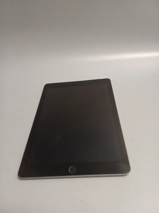 APPLE IPAD 9.7