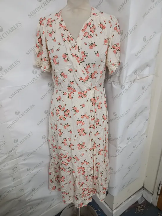 DUSK VNECK WRAP MAXI DRESS IN CREAM AND PINK FLORAL SIZE 10