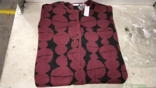 BOX OF APPROXIMATELY 7 BEU DE JIFI TWO TONE MAROON/BLACK JUMPERS - SIZE 2XL