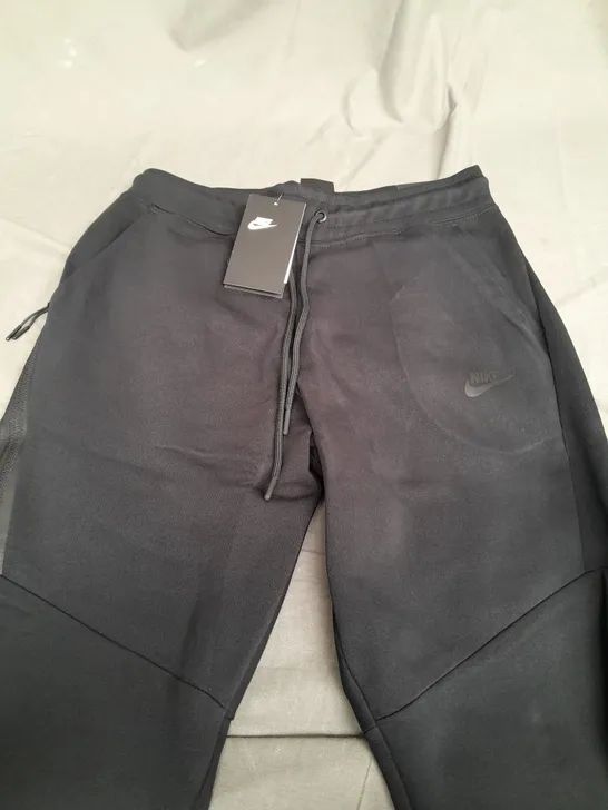 NIKE BLACK TRACKSUIT PANTS - MEDIUM