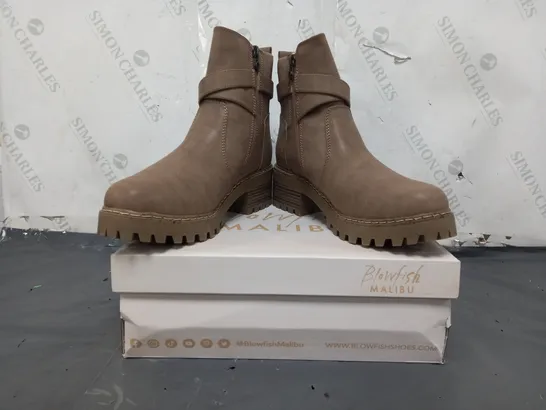 BOXED PAIR OF BLOWFISH MALIBU ANKLE BOOTS IN ALMOND SIZE 7