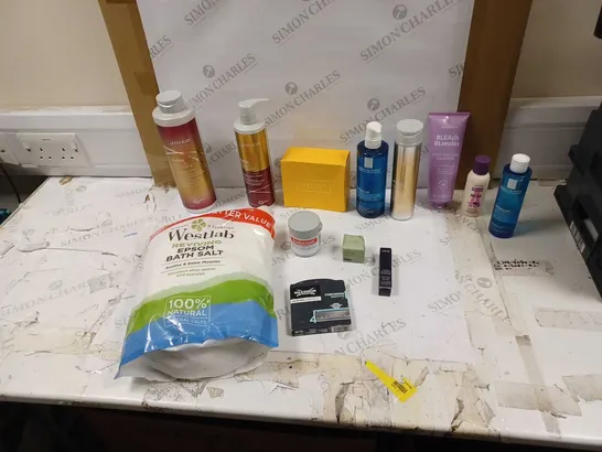 LOT OF APPROX. 15 HEALTH AND BEAUTY ITEMS TO INCLUDE DIOR LIP MAXIMIZER, WESTLAB BATH SALTS, AND WILKINSONS SWORD PRECISION SENSITIVE ETC. 