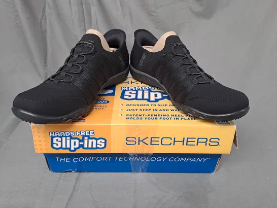 BOXED PAIR OF SKECHERS SLIP-INS IN BLACK SIZE 5.5