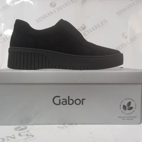 BOXED PAIR OF GABOR WONDERLAND SUEDE SHOES IN BLACK EU SIZE 37
