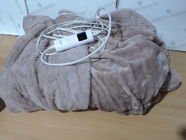 Lot 3056 COZEE HOME LUXURY FAUX FUR HEATED THROW ROSE Simon Charles