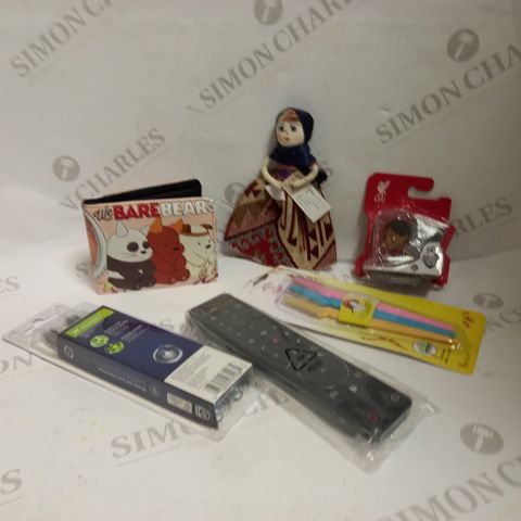 LOT OF APPROXIMATELY 15 ASSORTED HOUSEHOLD ITEMS, TO INCLUDE ARMENIAN DOLL, WE BARE BEARS WALLET, LIVERPOOL MINIMINO FIGURINE, ETC