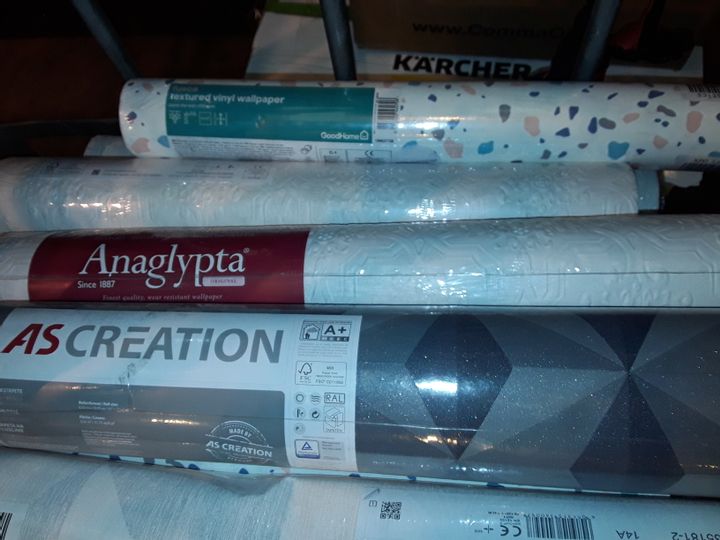 Lot 421 LOT OF APPROXIMATELY 40 ASSORTED ROLLS OF WALLPAPER Simon
