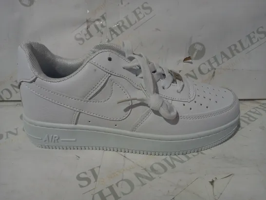 BOXED PAIR OF NIKE AIR FORCE 1 TRAINERS IN WHITE UK SIZE 5.5