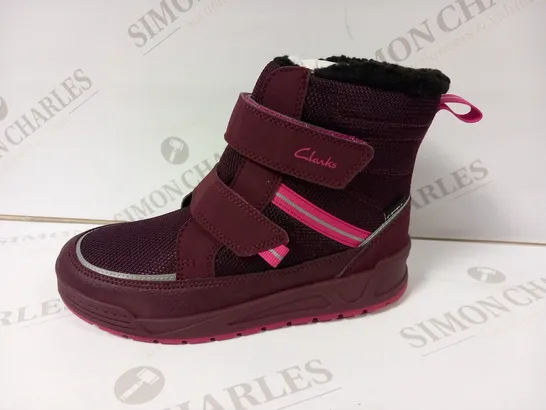 CLARKS SNOW BOOTS SIZE 13.5 CHILDS