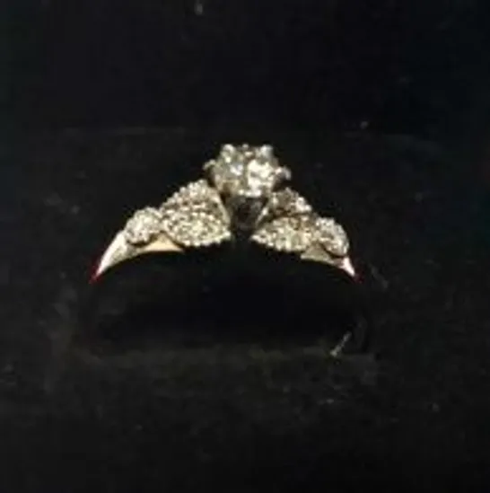 9CT WHIT GOLD RING SET WITH A DIAMOND AND FANCY DIAMOND SHOULDERS