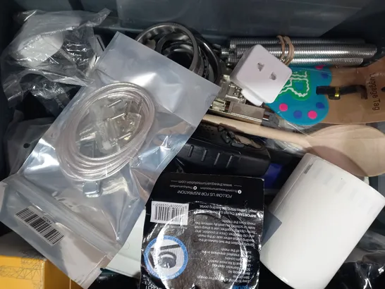 LOT OF APPROXIMATELY 20 ASSORTED HOUSEHOLD ITEMS TO INCLUDE NORTH POLE 10M METALLIC RIBBON, COBRA GRINDING DISC, CAN OPENER, ETC