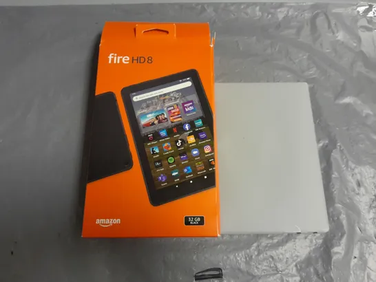 BOXED AMAZON FIRE HD 8 32GB TABLET IN BLACK