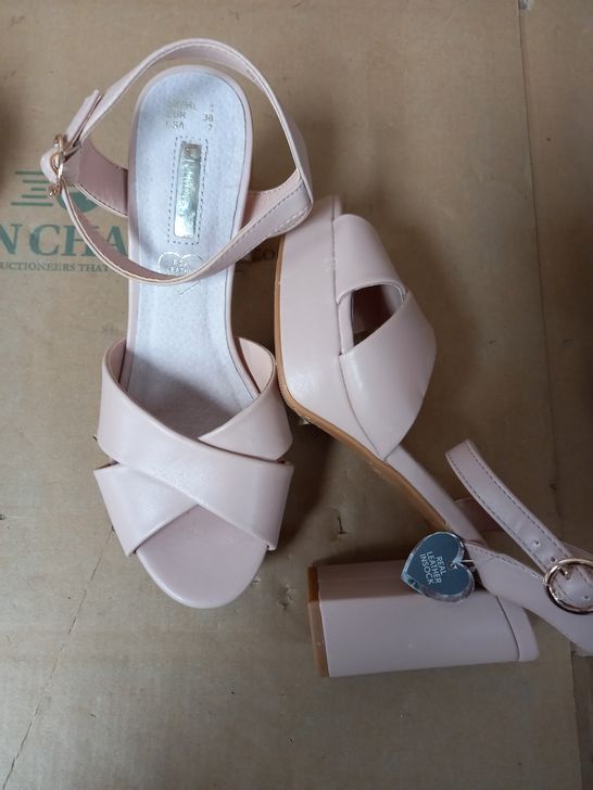 COLLECTION OF APPROX. 10 PAIRS OF WOMEN'S SHOES INCL. HEELS, WEDGES AND FLATS, VARIOUS SIZES