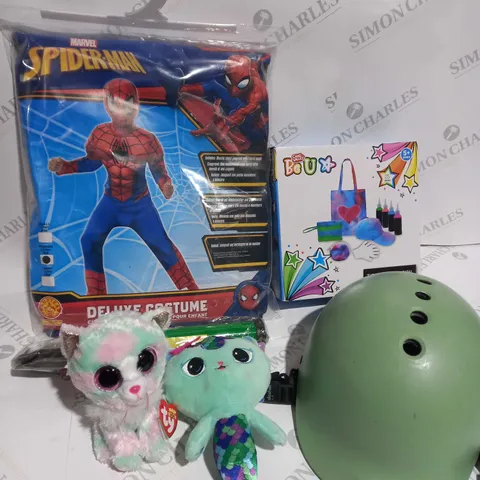 BOX OF APPROXIMATELY 10 ASSORTED ITEMS TO INCLUDE SPIDERMAN DELUXE COSTUME, BIKE HELMET BE U TIE DYE EXPLOSION SET ETC