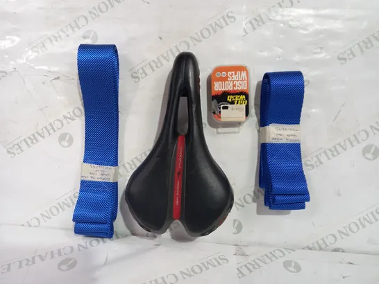 BOX OF APPROXIMATELY 15 ASSORTED CAR AND VEHICLE PARTS AND ACCESSORIES TO INCLUDE CUSTOM STRAPS IN BLUE, V-GROOVE SADDLE SEAT, DISC ROTOR WIPES, ETC - COLLECTION ONLY