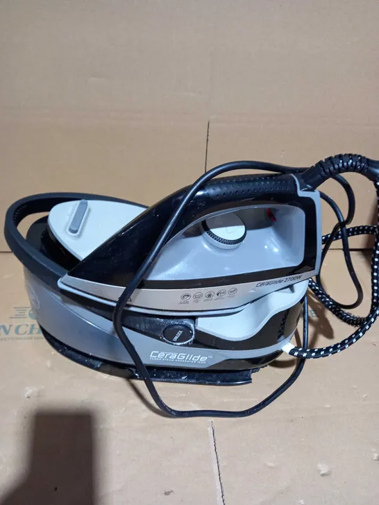 TOWER CERAGLIDE 2700W STEAM GENERATOR IRON