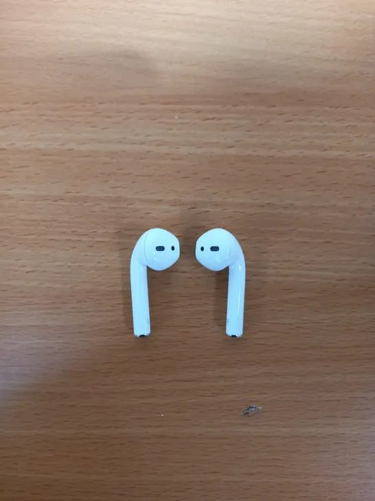 APPLE AIRPODS