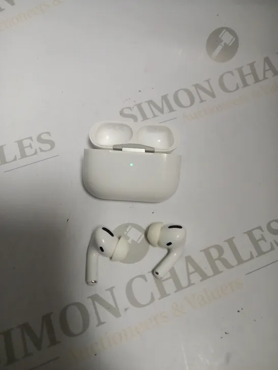 APPLE AIRPODS (2ND GENERATION)