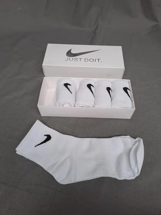 NIKE 5PACK CREW SOCKS IN WHITE SIZE UNSPECIFIED