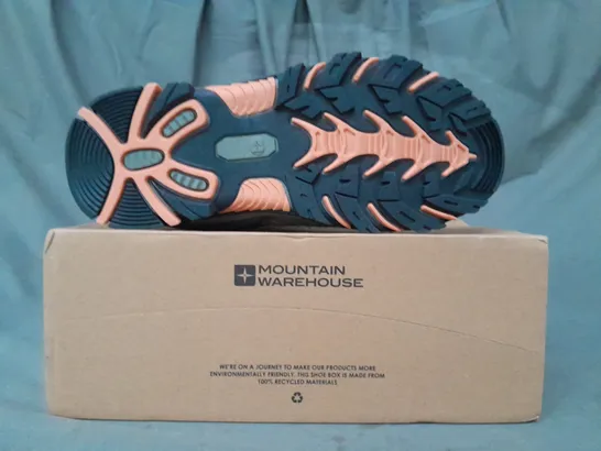 BOXED PAIR OF MOUNTAIN WAREHOUSE OSCAR 2 KID'S WALKING BOOTS IN GREY/ORANGE UK SIZE 5