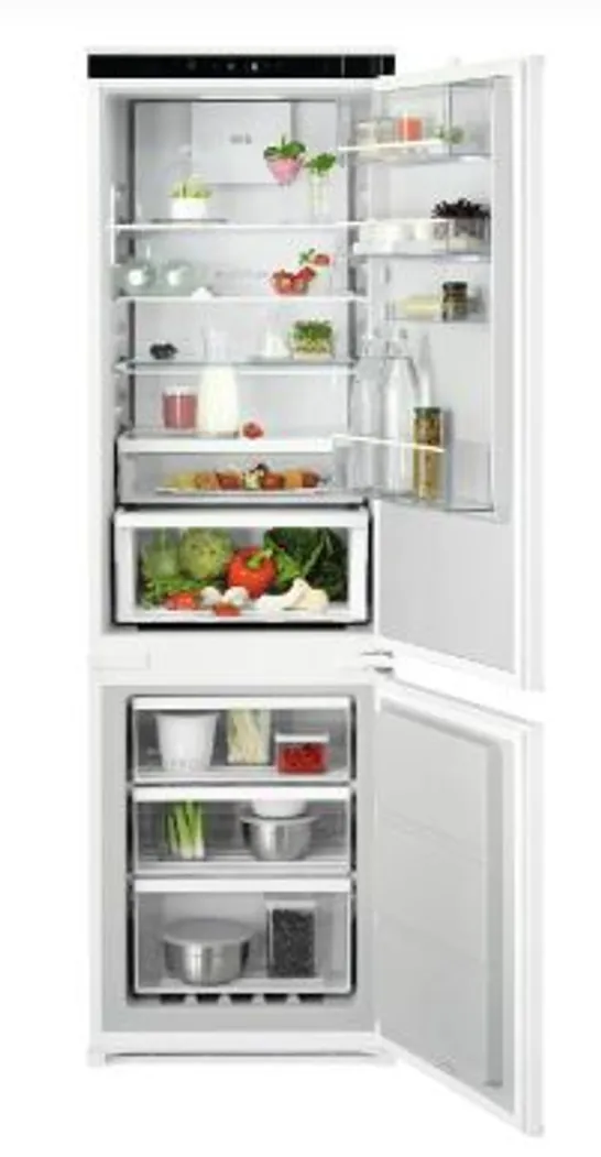 AEG 7000 GREENZONE INTEGRATED FRIDGE FREEZER WHITE Model NSC7G751ES RRP £1417