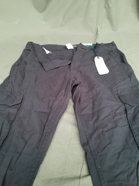 WESTACE CARGO TROUSERS IN NAVY - SIZE W32 L32