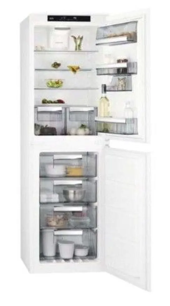 AEG 6000 SERIES INTEGRATED 50/50 FRIDGE FREEZER MODEL SCE818E6NS RRP £934