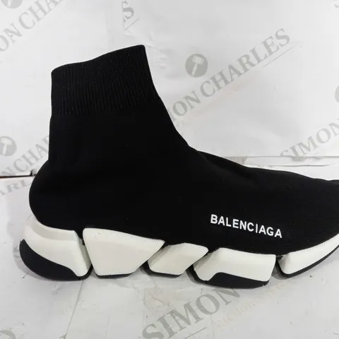 PAIR OF BALENCIAGA SPEED TRAINERS IN BLACK/WHITE - EU 42