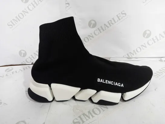 PAIR OF BALENCIAGA SPEED TRAINERS IN BLACK/WHITE - EU 42