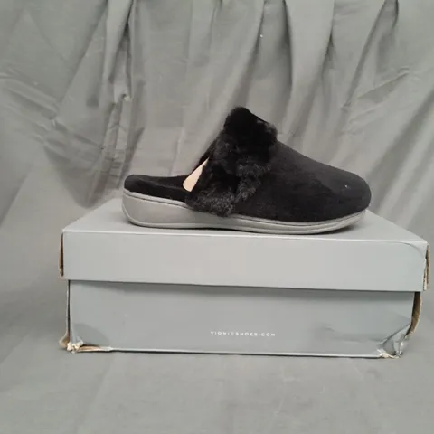 BOXED PAIR OF VIONIC MARIELLE SLIPPERS IN BLACK SIZE 3