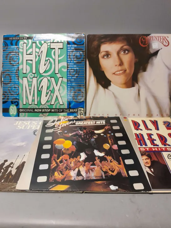 10 ASSORTED VINYL RECORDS TO INCLUDE BILLY JOEL AN INNOCENT MAN, CARPENTERS THE SINGLES, THE COASTERS ATLANTIC MASTERS, ETC