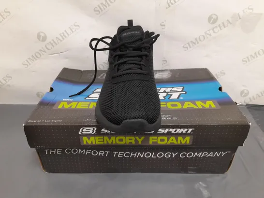 BOXED PAIR OF SKECHERS MEMORY FOAM TRAINERS IN BLACK UK SIZE 10.5