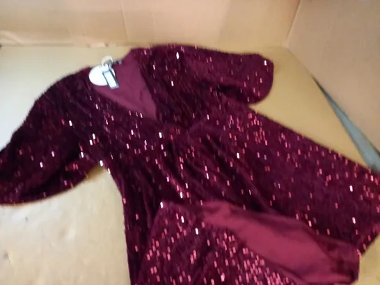 boohoo plus sequin twist front dress in wine - 18