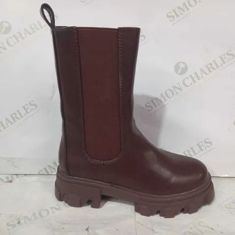 BOXED PAIR OF EGO STEELE SIDE-ZIP BOOTS IN BROWN UK SIZE 4