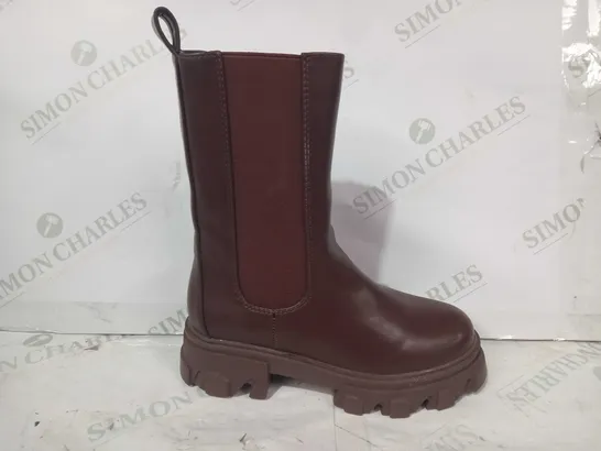 BOXED PAIR OF EGO STEELE SIDE-ZIP BOOTS IN BROWN UK SIZE 4