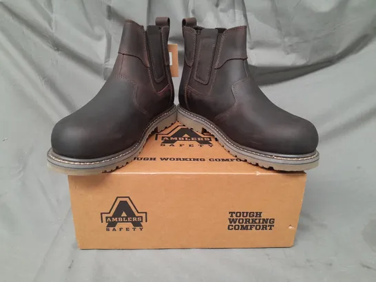 BOXED PAIR OF AMBLERS SAFETY BOOTS IN BROWN UK SIZE 9